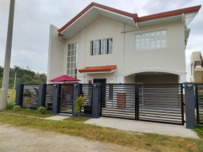 Lucky Swiss Transient House Bolo - Entire House near Hundred Islands